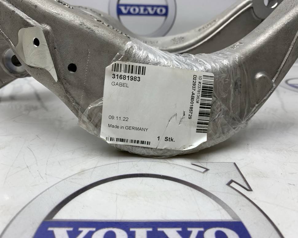 Рычаг передний левый &quot;вилка&quot; VOLVO V60 CC, V90 CC, XC60, XC90 \\ VOLVO Original 31681983