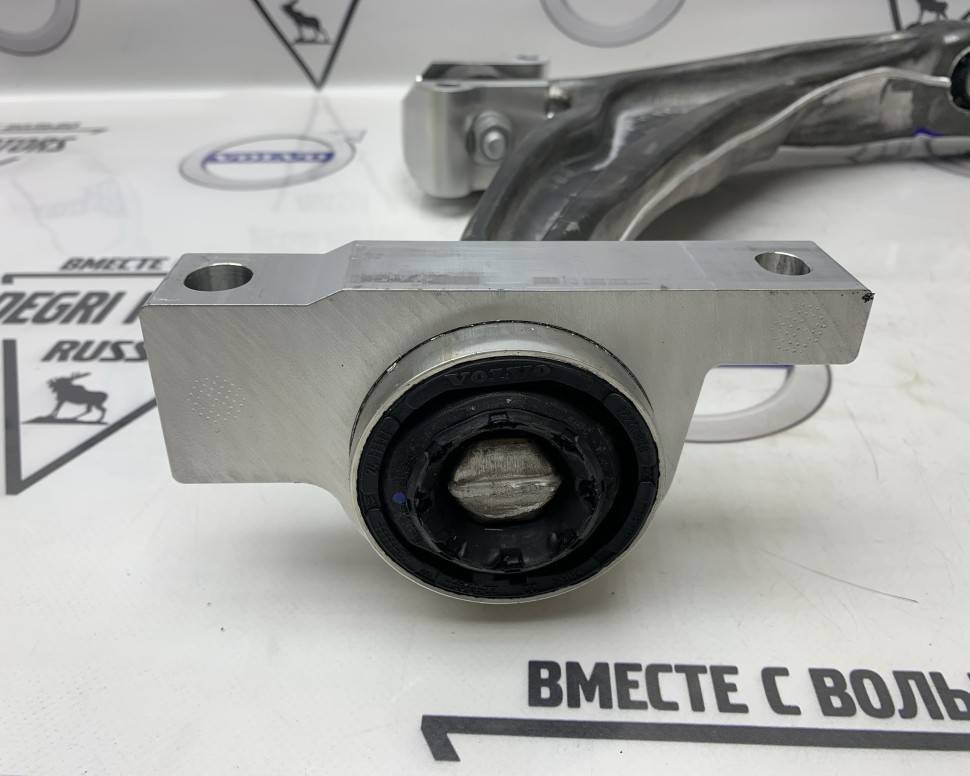 Рычаг передний левый Volvo V60CC (19-), V90 CC, XC60 (18-), XC90 (16-) \\ VOLVO (Original) 32381879