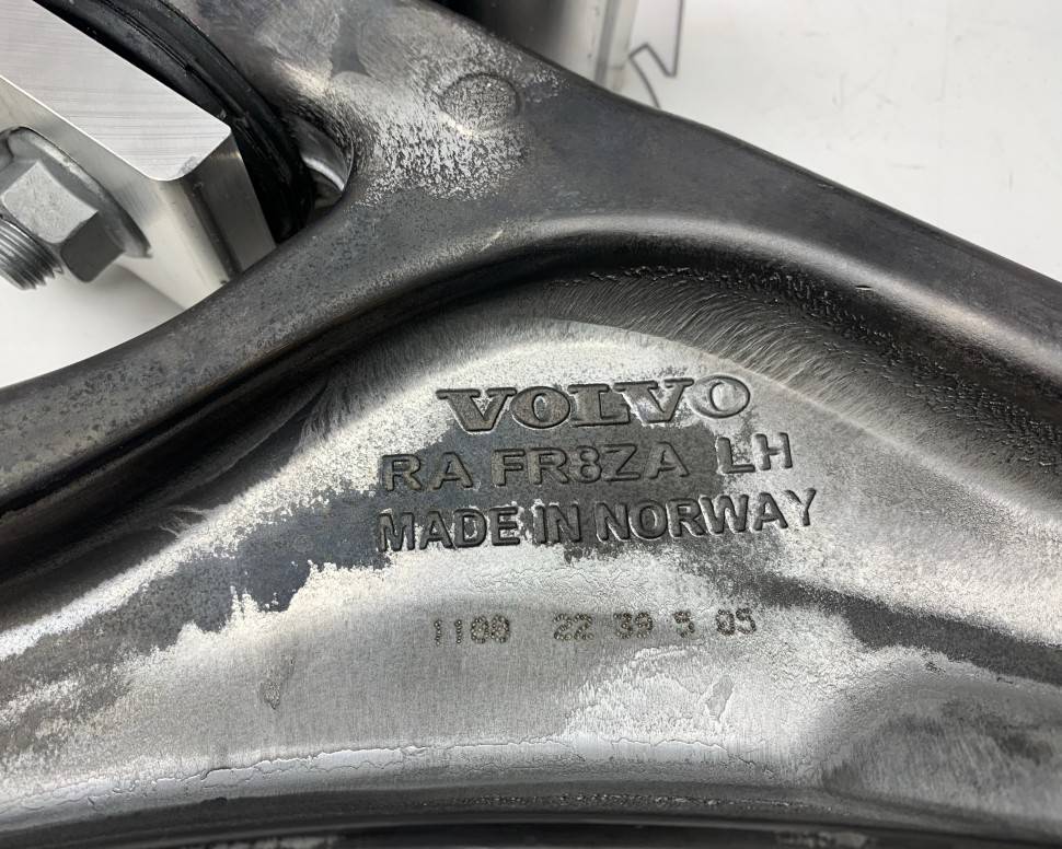 Рычаг передний левый Volvo V60CC (19-), V90 CC, XC60 (18-), XC90 (16-) \\ VOLVO (Original) 32381879