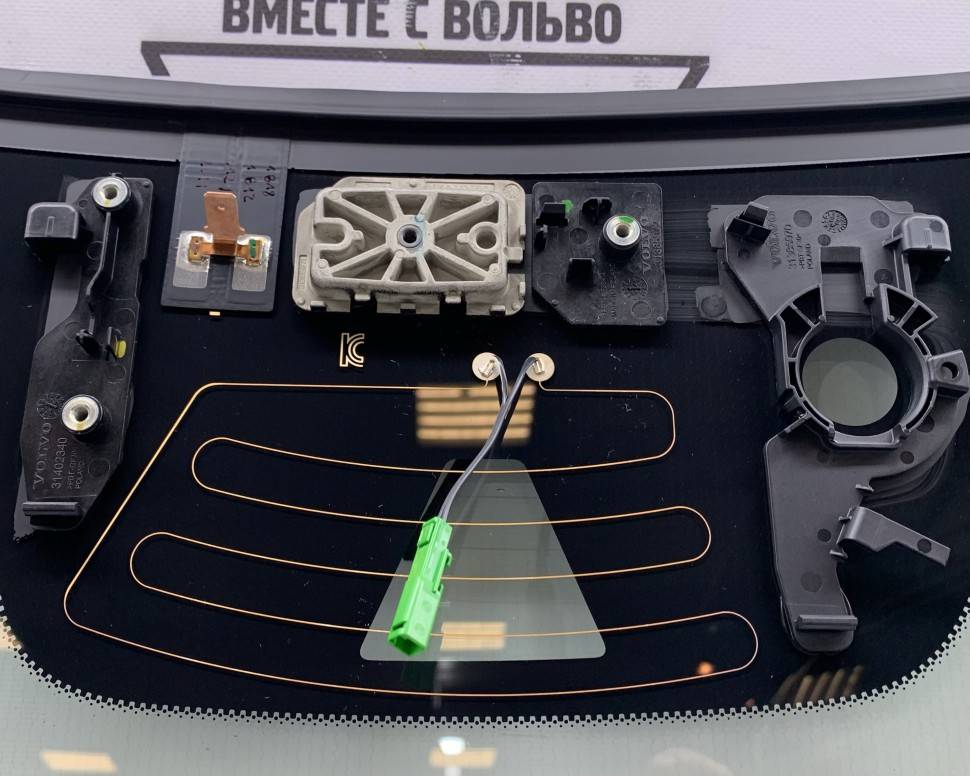 Стекло лобовое с установочным к-том VOLVO XC90 II NEW \\ VOLVO Original 32368951