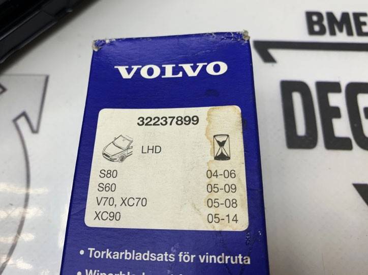 Комплект щеток переднего стеклоочистителя S60, S80, XC70, XC90 \\ распродажа \\ VOLVO Original 32237899