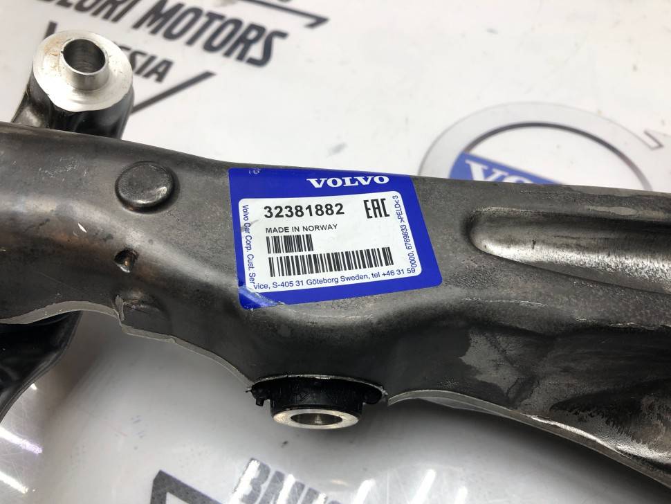 Рычаг передний левый нижний Volvo V60CC II, V90CC, XC60 II, XC90 II \\ VOLVO Original 32381882