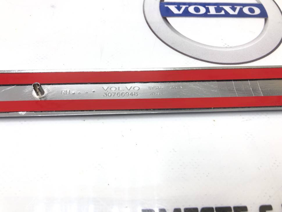 Молдинг двери задней правой (нижний хром) Вольво S80 II, S80L \\ VOLVO Original 30766948