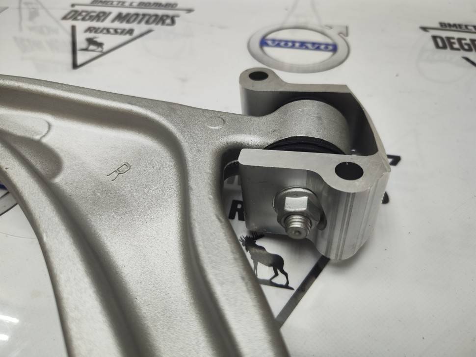 Рычаг передний правый XC60 II, XC90 II, V60CC, V90CC \\ нижний \\ SW-Parts SW32381881