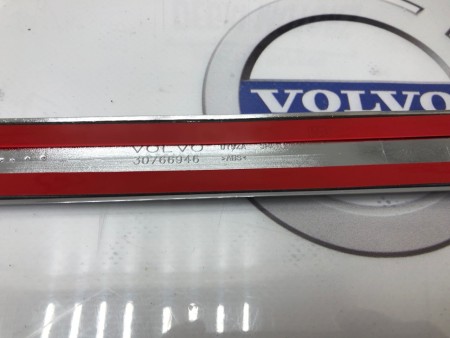 Молдинг двери передней правой (нижний хром) Вольво S80 II, S80L  \\ VOLVO Original 30766946