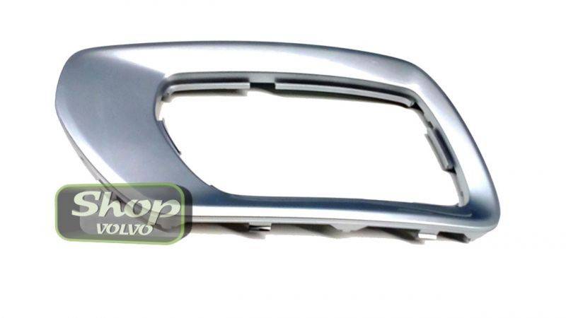 Рамка левой противотуманной фары декоративная Вольво XC70 II CH -174999 \\ SWParts SW30744506