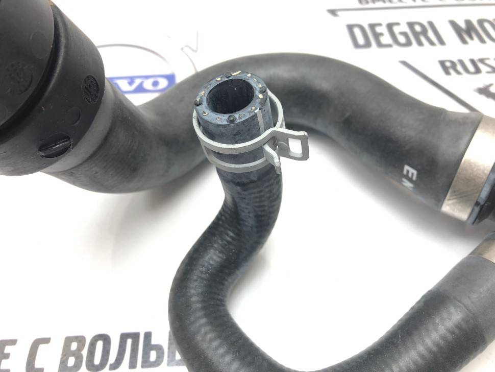 Шланг радиатора Volvo S60 II, S80 II, V60, V70 III, XC70 II, XC60 \\ VOLVO Original 32249279