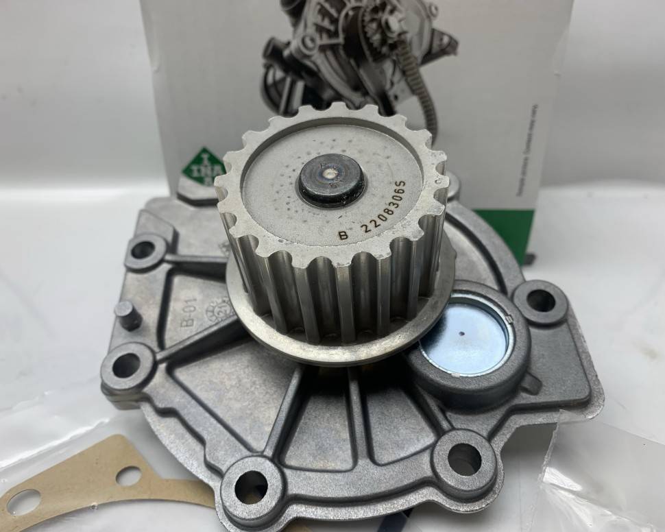 Помпа, насос водяной VOLVO C30, S40, S60, S60 II, S80, S80 II, XC70 II, XC60, XC90 \\ Дизель D5204 D5244 \\ INA 538049710