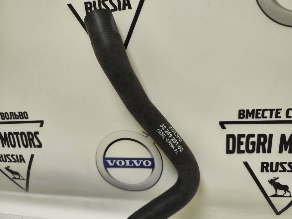 Шланг радиатора верхний Volvo S60 II, S80 II, XC60 \\ VOLVO Original 32249281