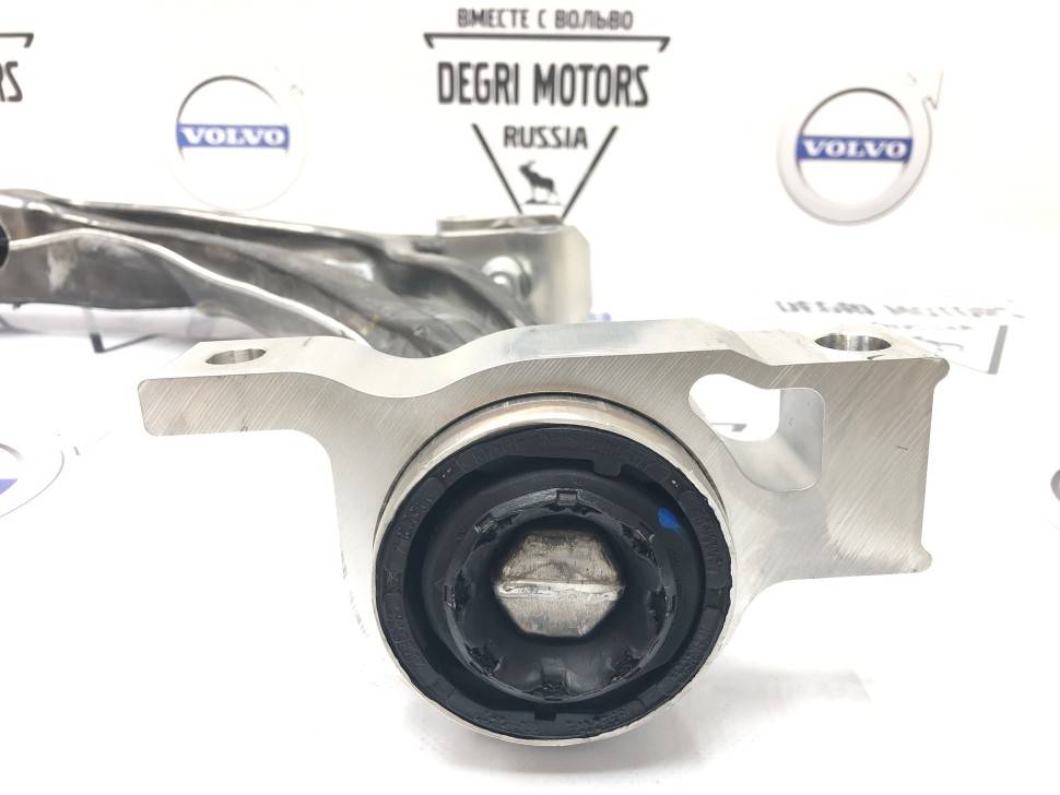 Рычаг передний правый нижний XC60 II, XC90 II, V60CC, V90CC \\ VOLVO Original 32381881