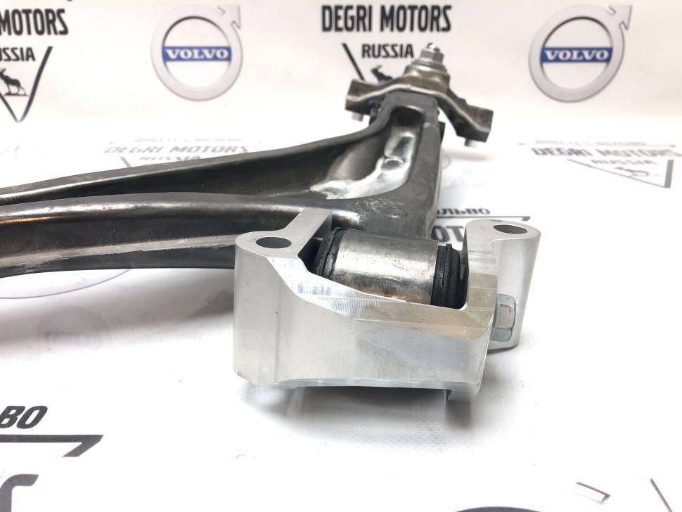 Рычаг передний правый нижний XC60 II, XC90 II, V60CC, V90CC \\ VOLVO Original 32381881