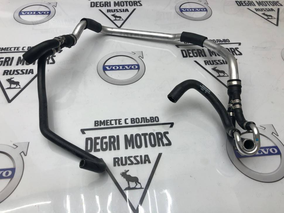 Трубка вентиляции картерных газов D5244TX Вольво S60 (-09), XC70 (-07), XC90 \\ VOLVO (Original) 30757132