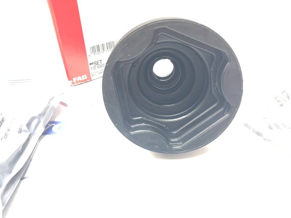 Пыльник ШРУСа, внутренний Volvo C70, S40, V40, S60, S70, V70, S80, V70 II, V70XC, XC70 \\ турбо \\ FAG 772 0322 30