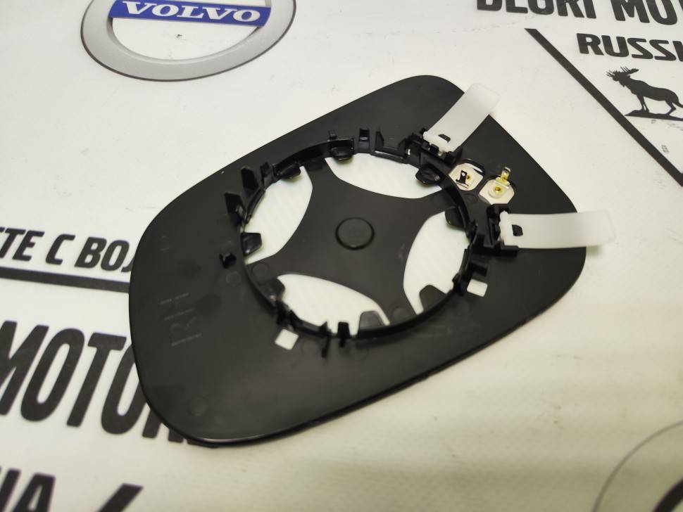 Зеркальный элемент правый VOLVO S60 II, S80 II, V70 III \\ GP-German Parts VO30716483