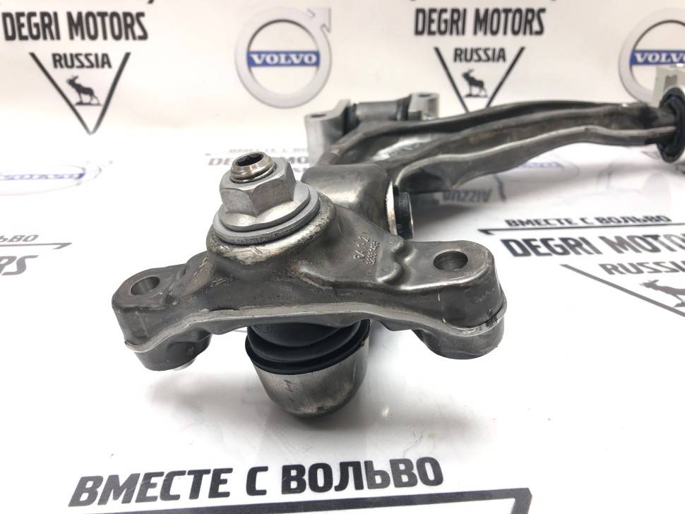 Рычаг передний правый нижний V60CC II, V90CC, XC60 II, XC90 II \\ VOLVO Original 32381881