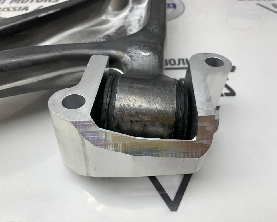 Рычаг передний правый нижний VOLVO XC90 II \\ VOLVO Original 32381880