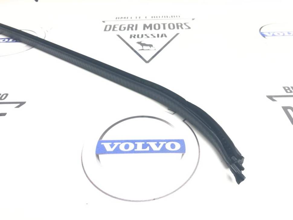 Уплотнитель задней левой двери Вольво S40 II, C30, V50 \\ VOLVO Original 30661314