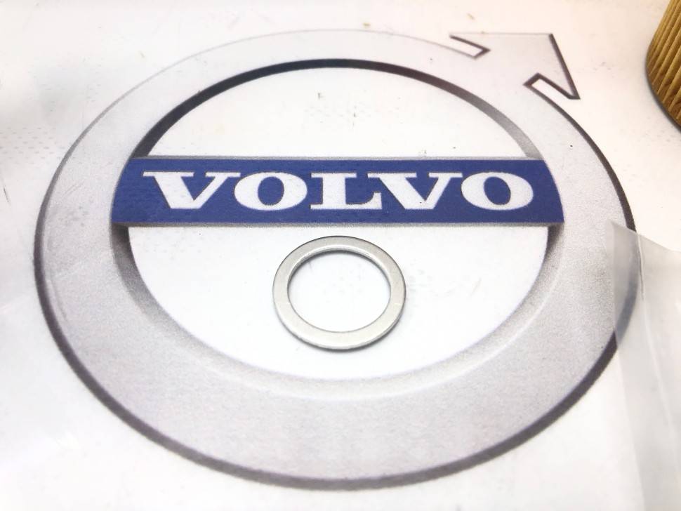 Комлект для ТО 1 на 20 000 км Вольво XC90 3.2L \\ B6324S CH 37904- \\ Экономный