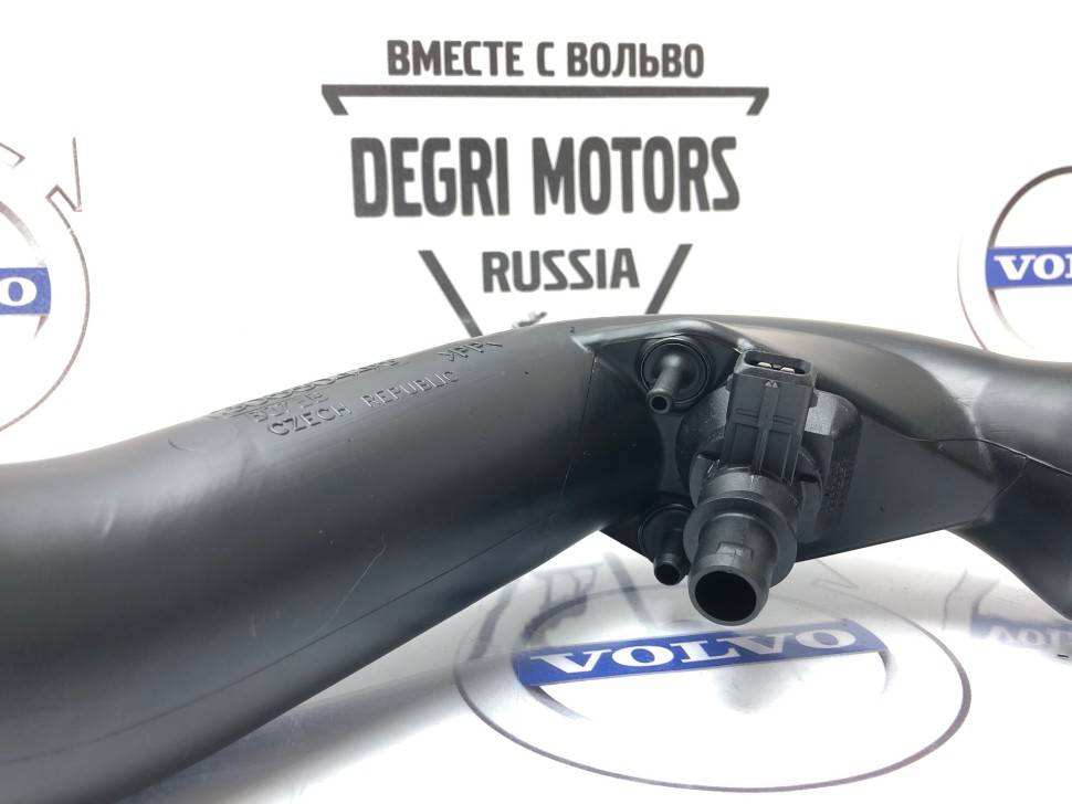 Патрубок воздушный масметра Вольво S60, S80, XC70, XC90 \\ B5204T, B5234T, B5254T \\ VOLVO Original 30680446