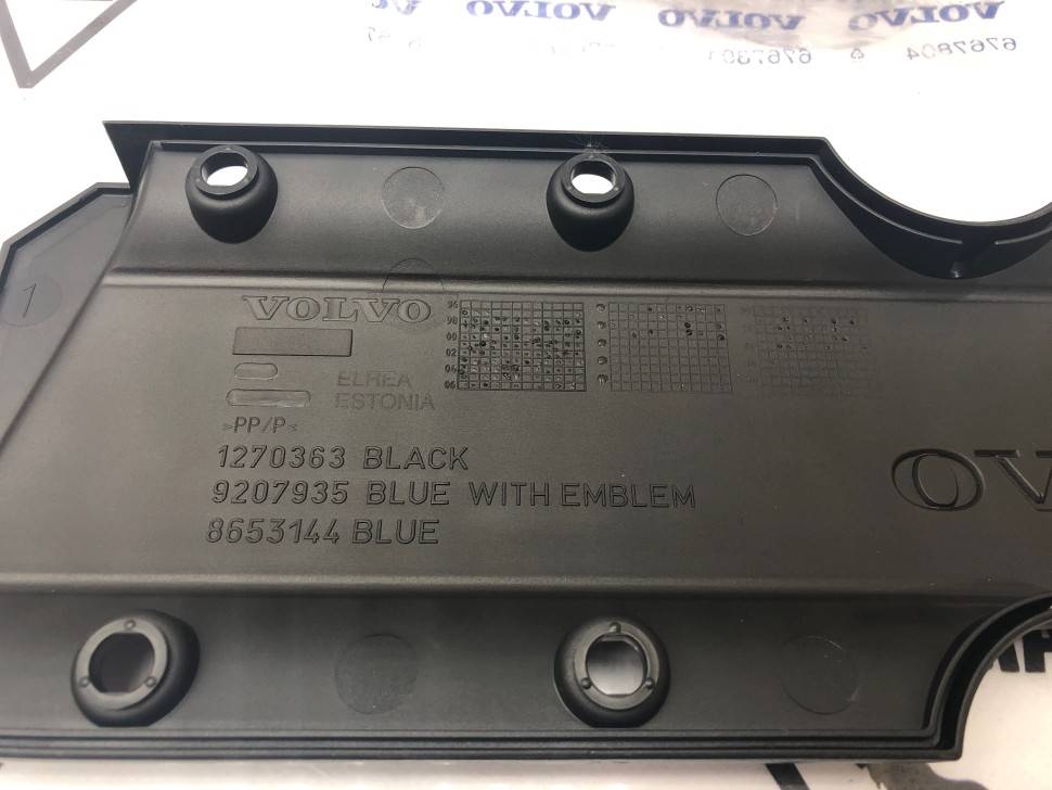 Крышка ДВС декоративная Volvo C70, S60, S70, V70, V70XC, S80, V70 II, XC70, XC90 \\ VOLVO (Original) 1270363