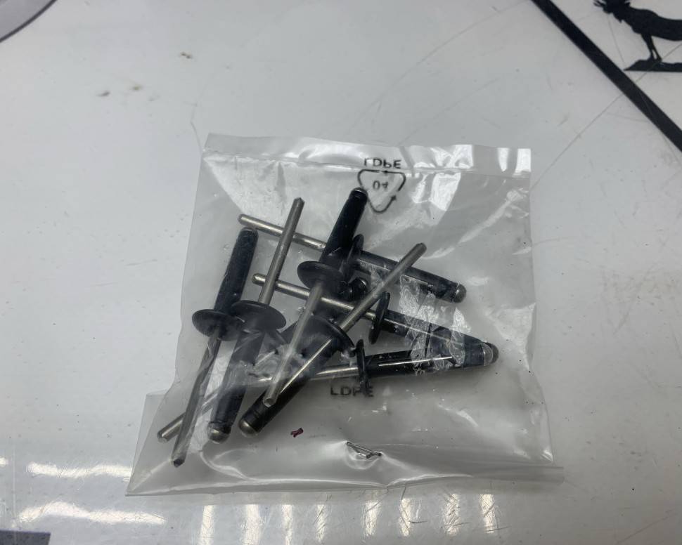 Брызговики передние к-т VOLVO XC90 \\ VOLVO Original 31373331