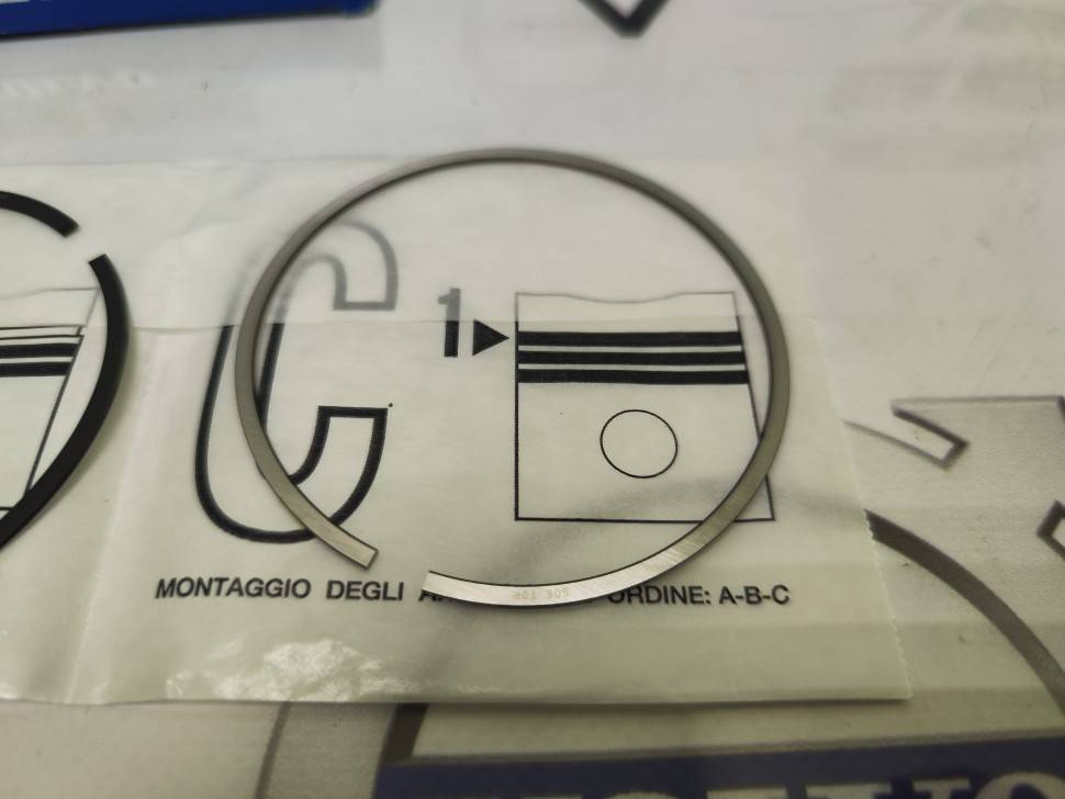 Кольца поршневые комплект на один поршень \\ B4204Txx B4154Txx \\ VOLVO Original 32213696