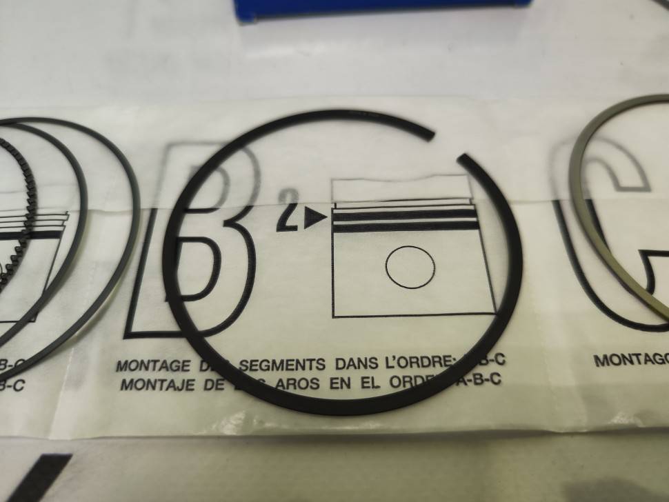 Кольца поршневые комплект на один поршень \\ B4204Txx B4154Txx \\ VOLVO Original 32213696