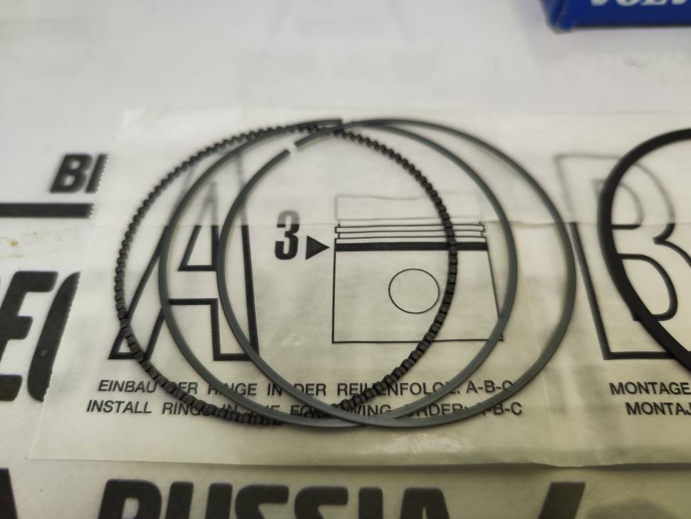 Кольца поршневые комплект на один поршень \\ B4204Txx B4154Txx \\ VOLVO Original 32213696