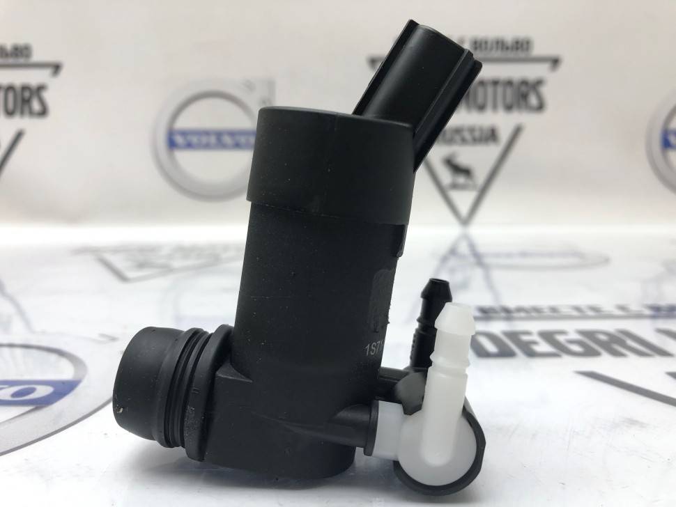 Насос омывателя лобового и заднего стекла ​Volvo C30, V50, V70 II, V70 III, XC70 II, XC70, XC90 \\ SWAG 50934863