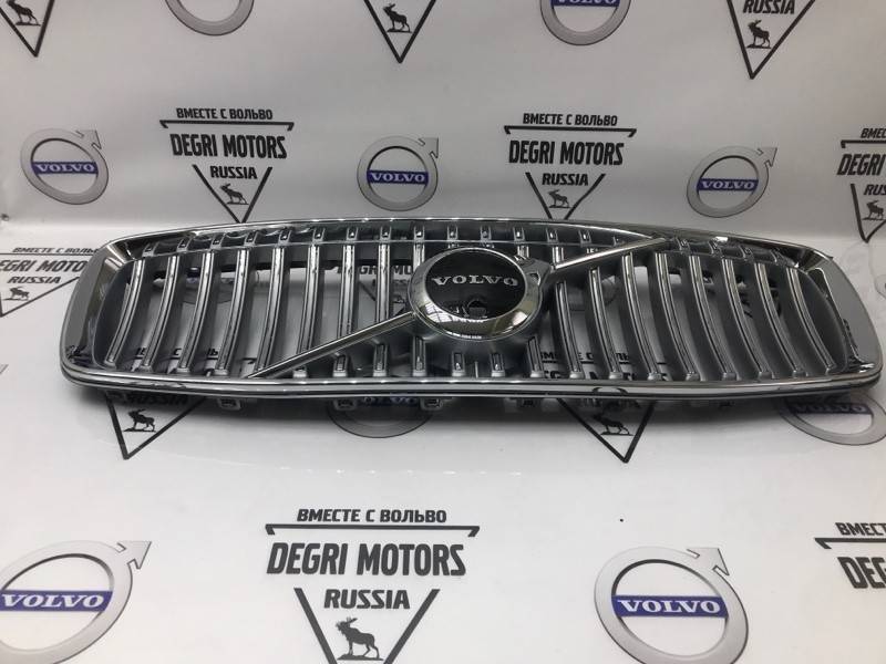 Решетка радиатора Вольво XC90 II 2020- \\ под камеру \\ SWParts SW31698387