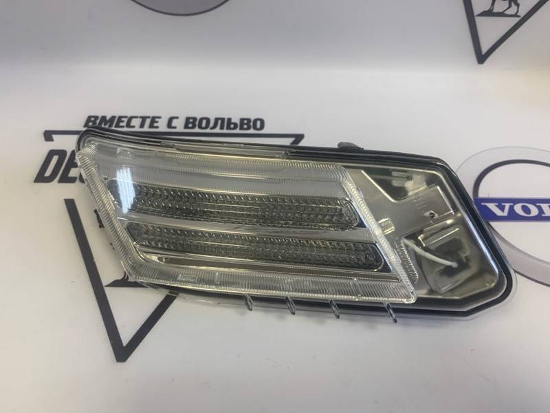 Фонарь габаритный передний левый Вольво ХС60 \\ SWParts SW31290873
