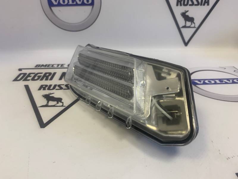 Фонарь габаритный передний левый Вольво ХС60 \\ SWParts SW31290873