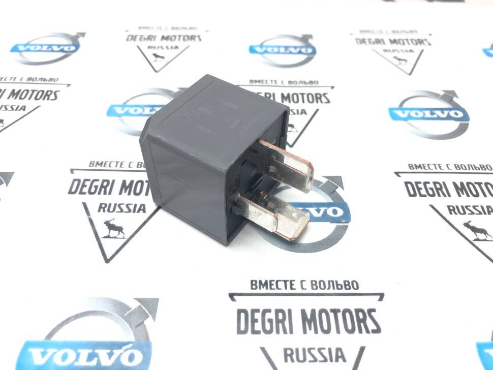 Реле А1-А12 блок реле и предохранителей в моторном отсеке \\ VOLVO Original 30765045