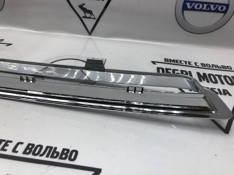 Вставка переднего бампера центральная хром Вольво XC90 \\ 2007- \\ GParts VO30698143