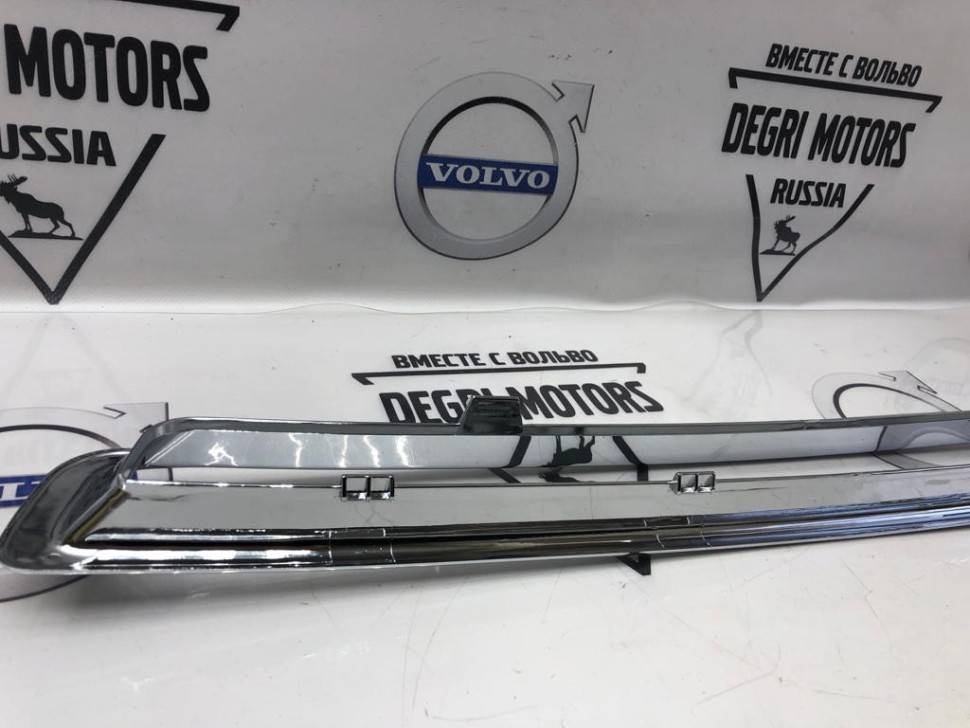 Вставка переднего бампера центральная хром Вольво XC90 \\ 2007- \\ GParts VO30698143