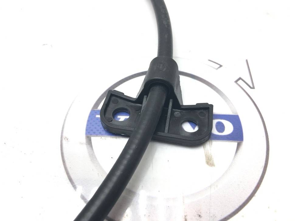 Трос стояночного тормоза Volvo S60 -09 \\ BOSCH 1987477999