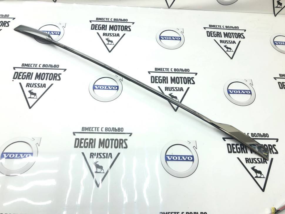 Декоративная хромированная накладка крышки багажника VOLVO S80 II \\ VOLVO Original 31391845